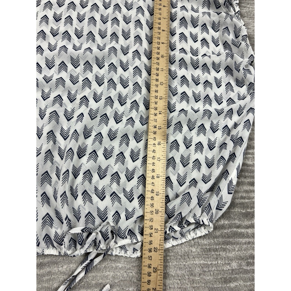 Charming Charlie Blouse Womens S White Navy Chevron Arrow Bubble Hem Cap Sleeve - Picture 4 of 9